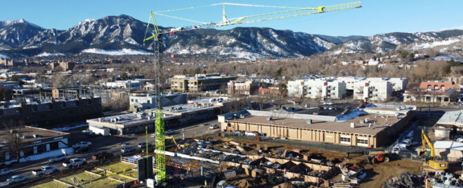La primera grúa automontante Sáez HT47 se monta en Colorado, USA