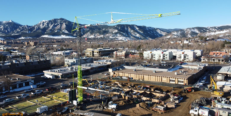 La primera grúa automontante Sáez HT47 se monta en Colorado, USA