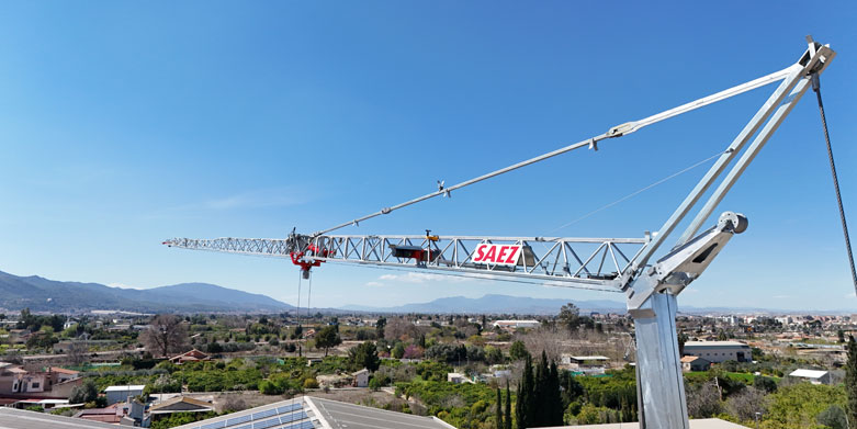 Grúas Sáez presenta la nueva grúa automontante Sáez H32
